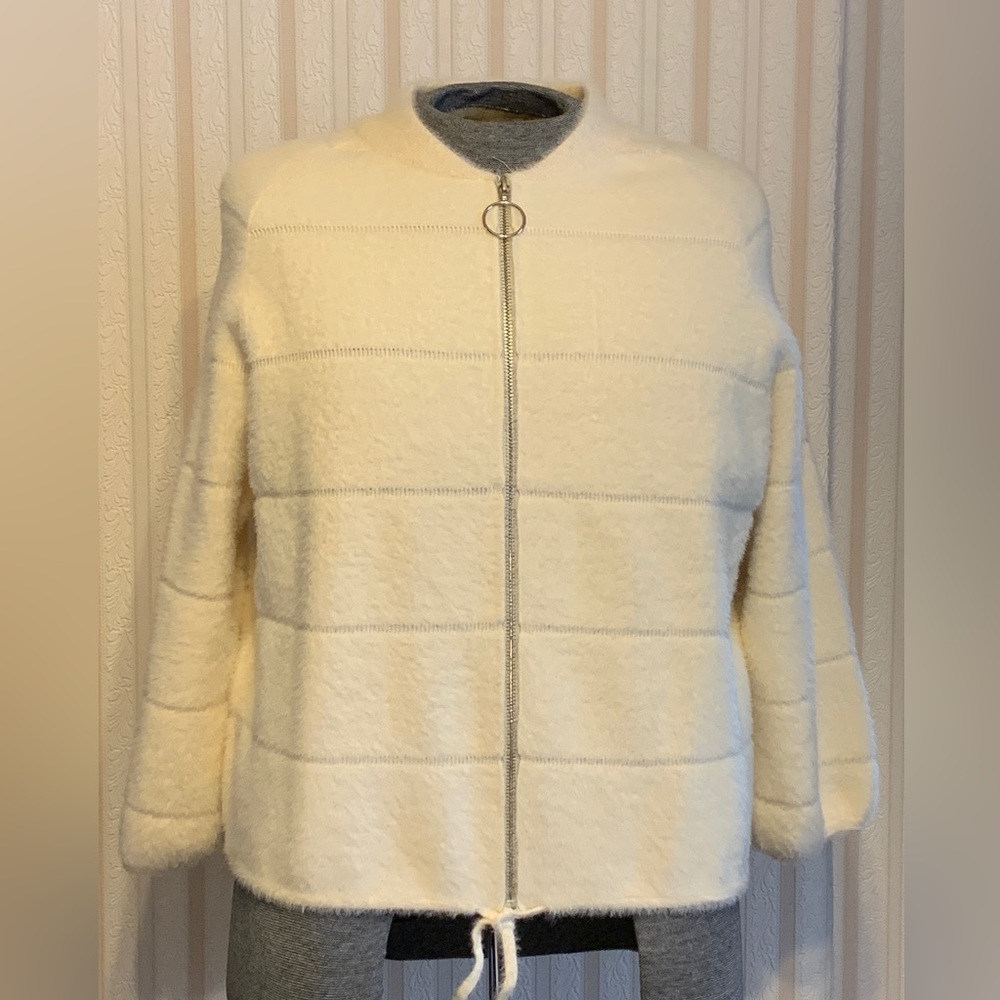 Cardigan in cream color for women size L wool.